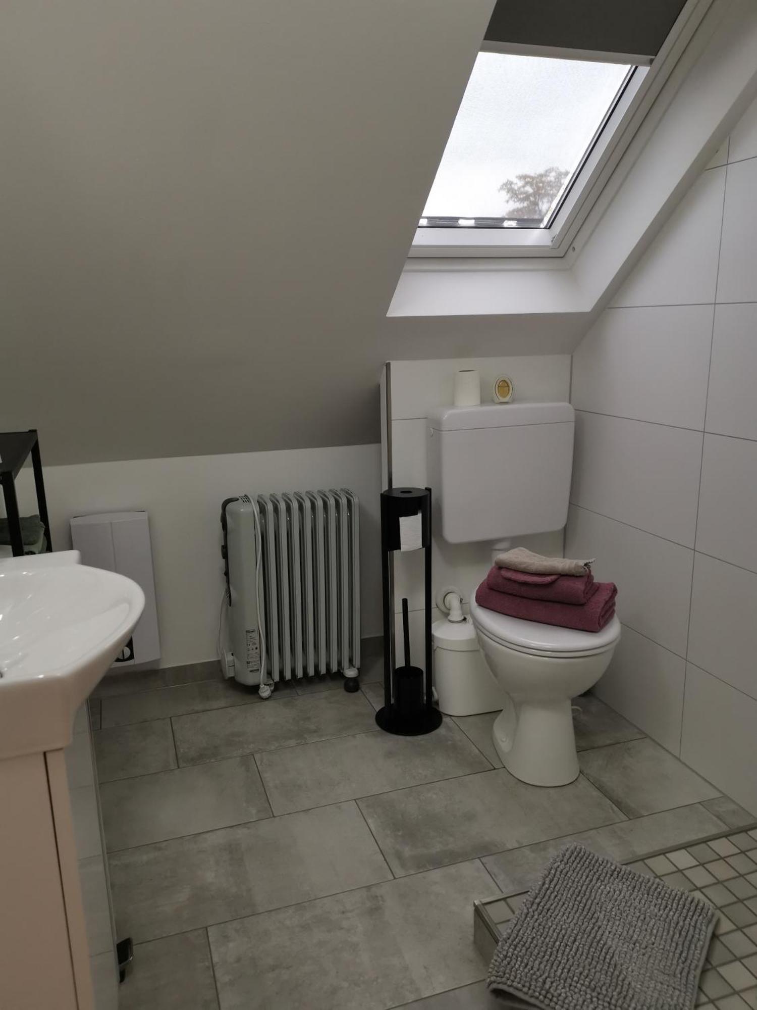 Dachzimmer Mit Kochecke Und Duschbad, Nahe Messe Hanower Zewnętrze zdjęcie